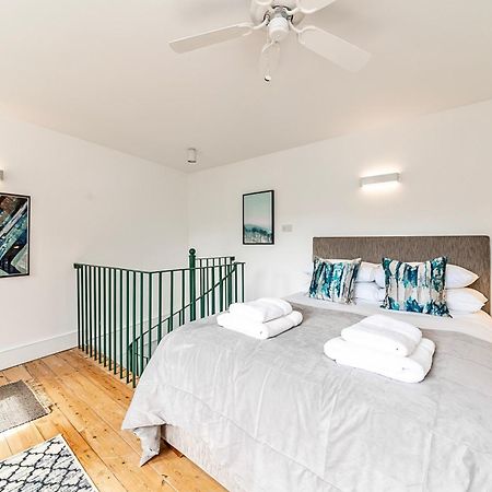 The Secret Kensington Garden Mews-2 Bedroom Full House-2 Train Lines- Spacious-Kings Road- Harrods -Chelsea Stadium-Private Small Patio Londra Exterior foto