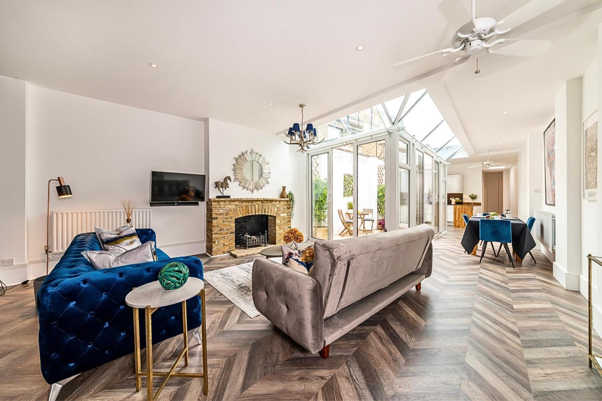 The Secret Kensington Garden Mews-2 Bedroom Full House-2 Train Lines- Spacious-Kings Road- Harrods -Chelsea Stadium-Private Small Patio Londra Exterior foto