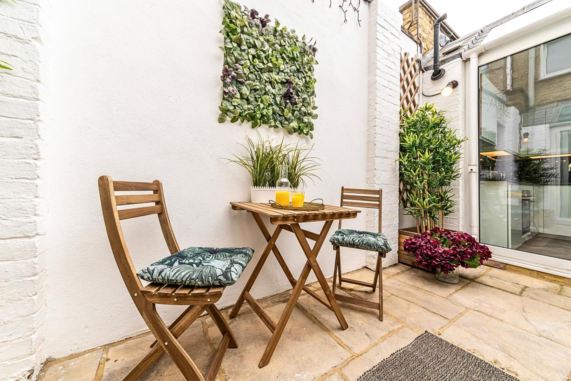The Secret Kensington Garden Mews-2 Bedroom Full House-2 Train Lines- Spacious-Kings Road- Harrods -Chelsea Stadium-Private Small Patio Londra Exterior foto