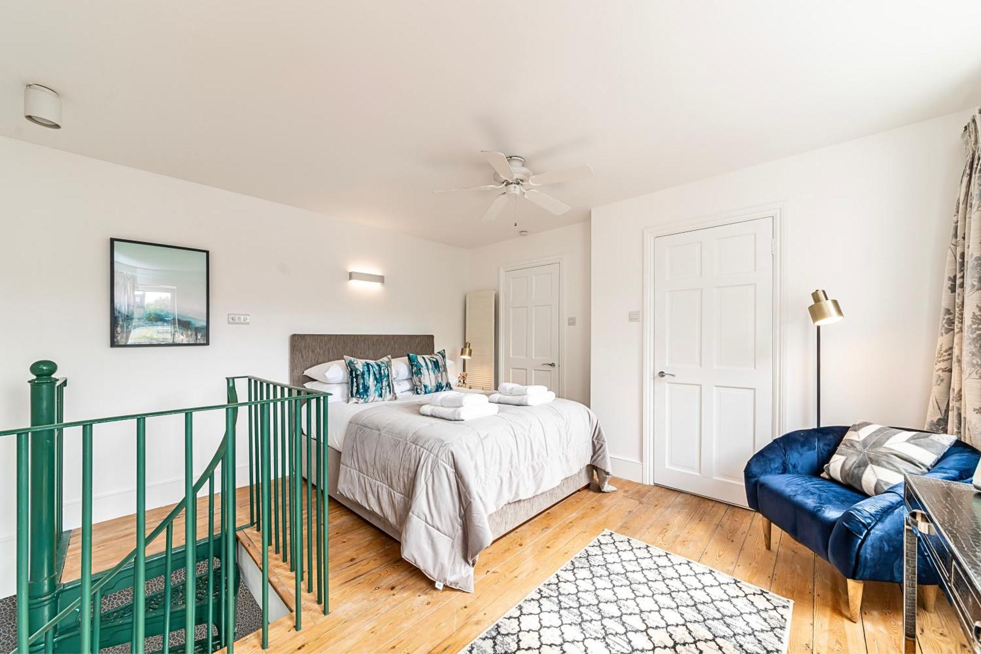 The Secret Kensington Garden Mews-2 Bedroom Full House-2 Train Lines- Spacious-Kings Road- Harrods -Chelsea Stadium-Private Small Patio Londra Exterior foto