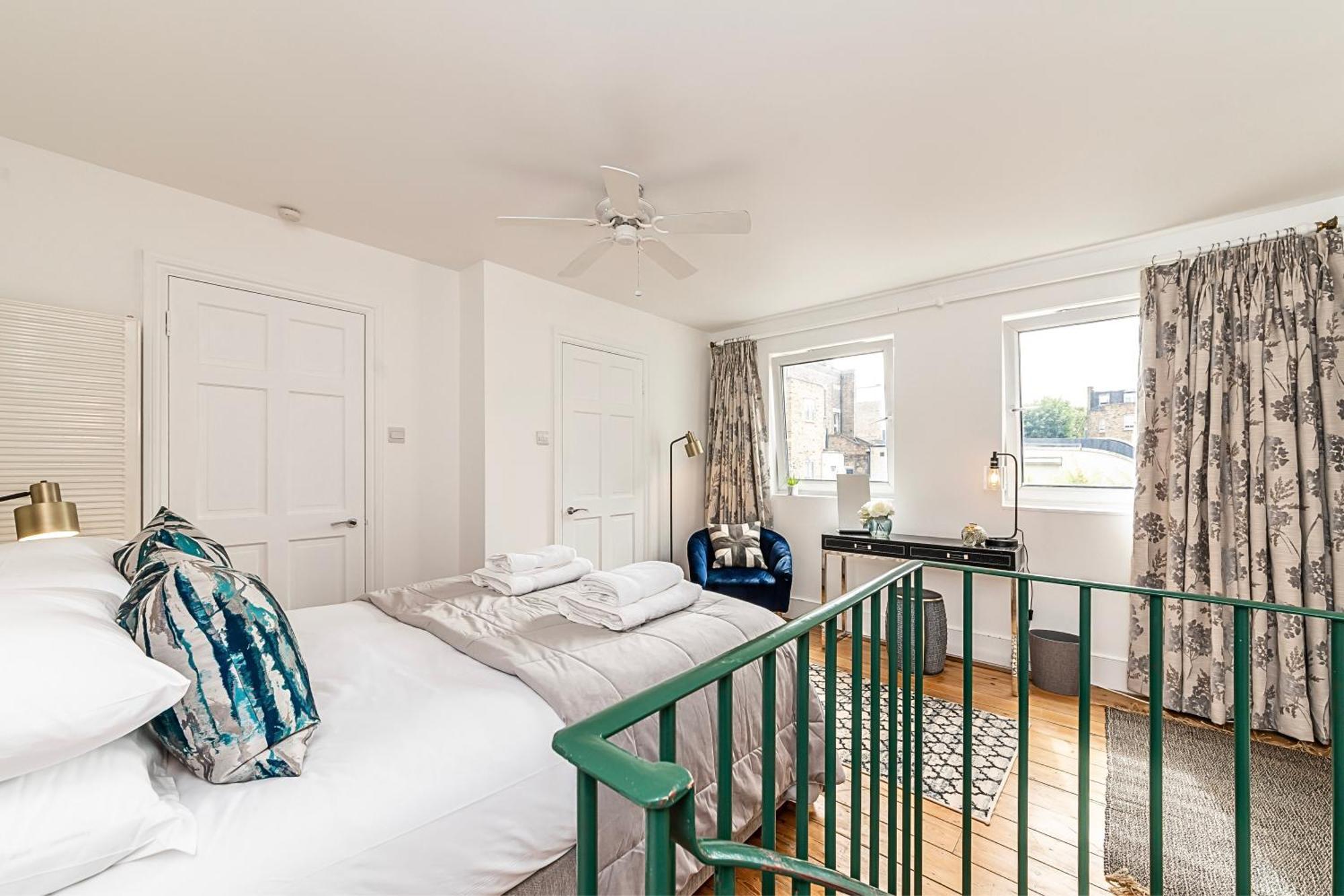 The Secret Kensington Garden Mews-2 Bedroom Full House-2 Train Lines- Spacious-Kings Road- Harrods -Chelsea Stadium-Private Small Patio Londra Exterior foto