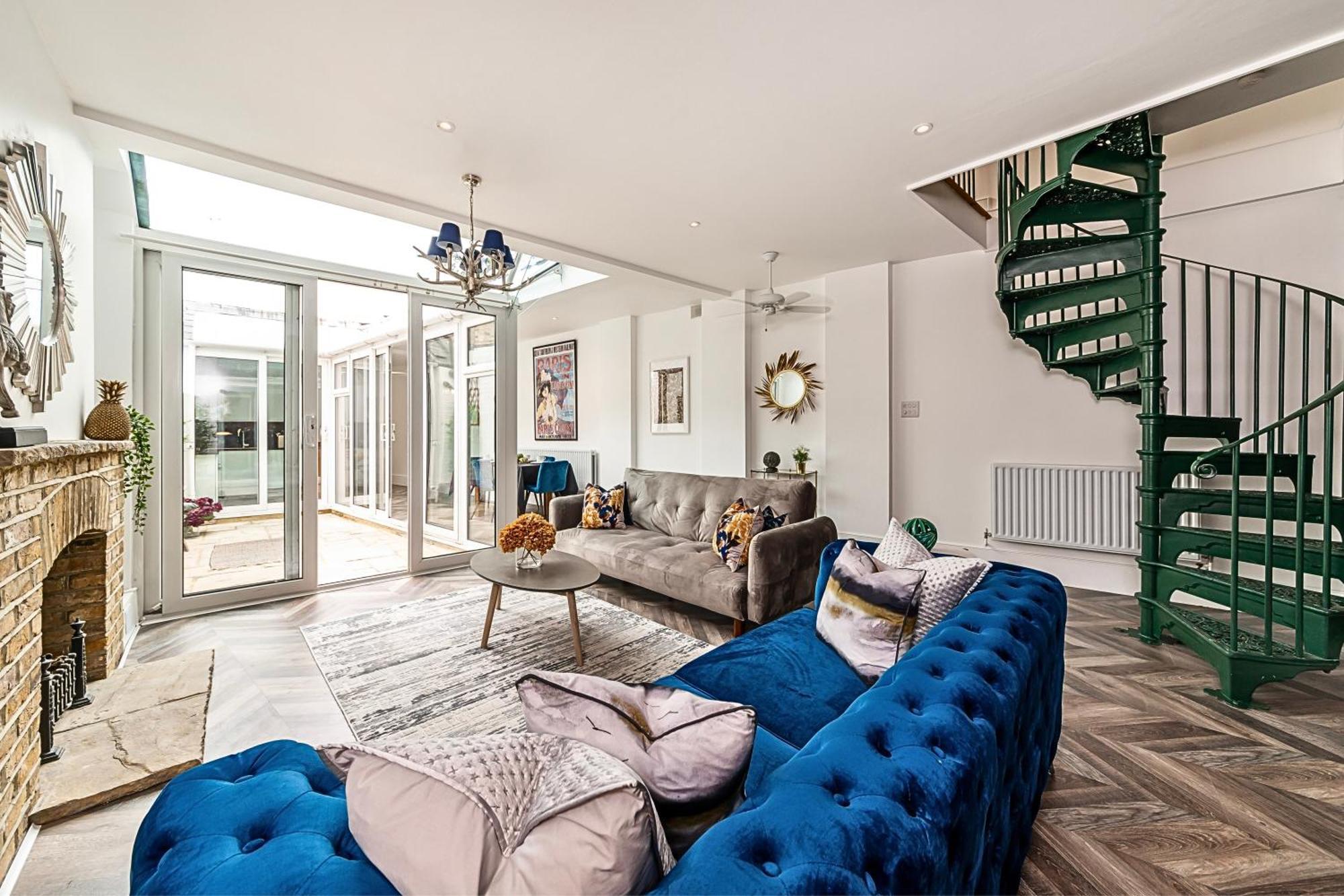 The Secret Kensington Garden Mews-2 Bedroom Full House-2 Train Lines- Spacious-Kings Road- Harrods -Chelsea Stadium-Private Small Patio Londra Exterior foto