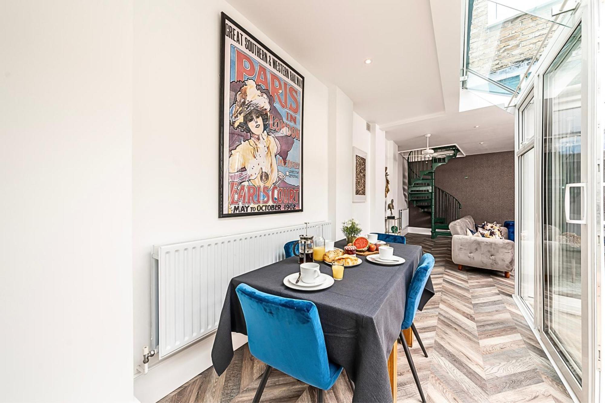 The Secret Kensington Garden Mews-2 Bedroom Full House-2 Train Lines- Spacious-Kings Road- Harrods -Chelsea Stadium-Private Small Patio Londra Exterior foto