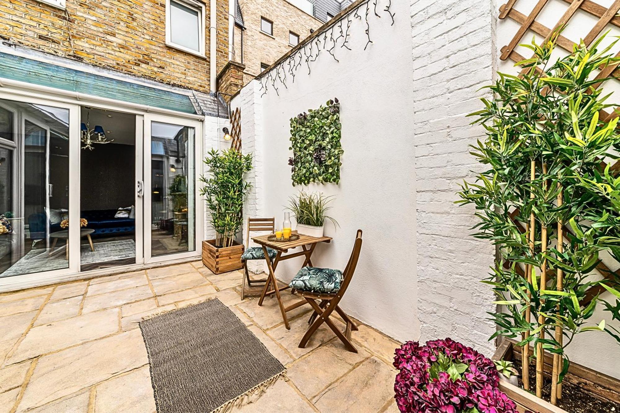 The Secret Kensington Garden Mews-2 Bedroom Full House-2 Train Lines- Spacious-Kings Road- Harrods -Chelsea Stadium-Private Small Patio Londra Exterior foto