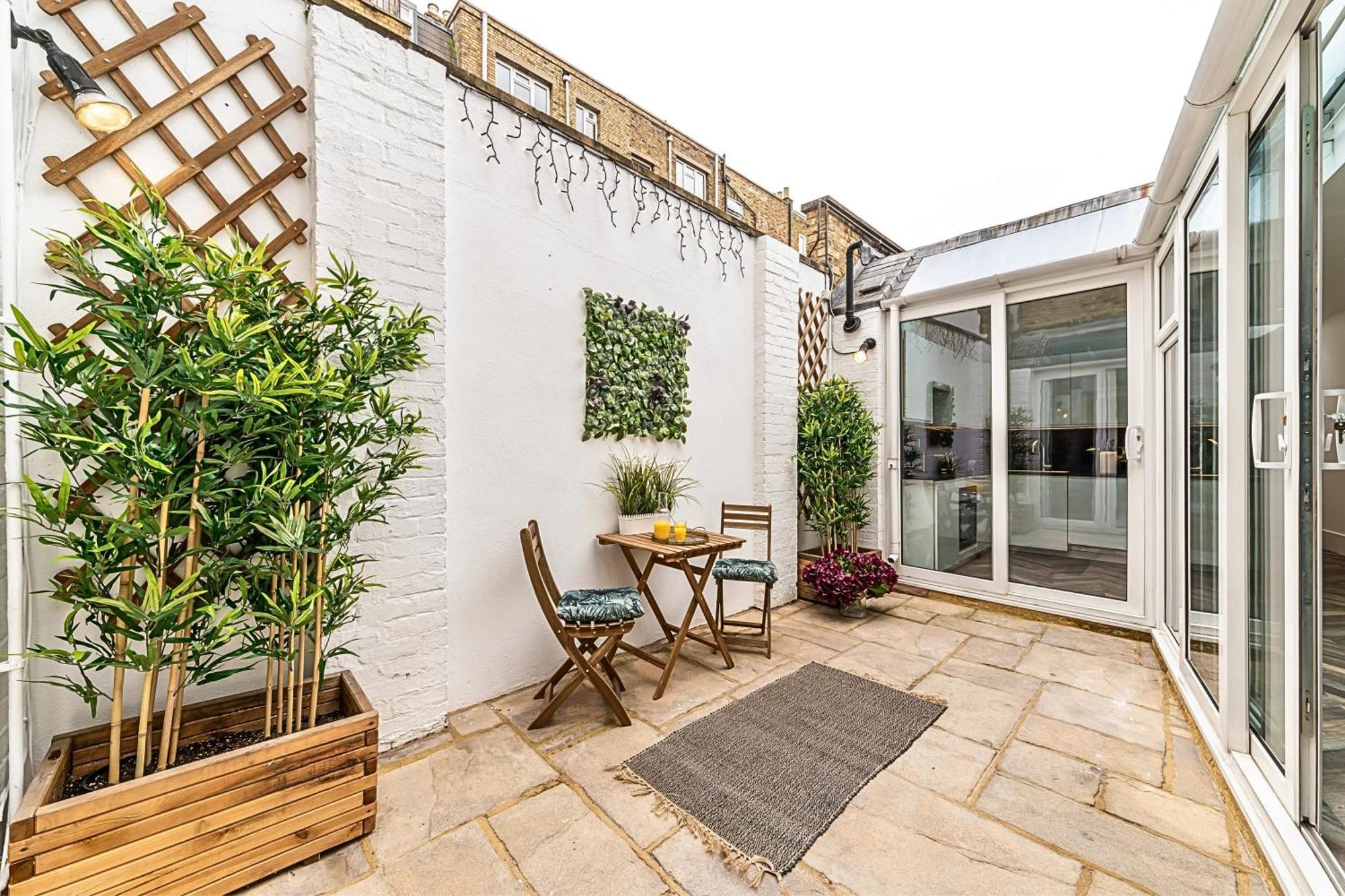 The Secret Kensington Garden Mews-2 Bedroom Full House-2 Train Lines- Spacious-Kings Road- Harrods -Chelsea Stadium-Private Small Patio Londra Exterior foto