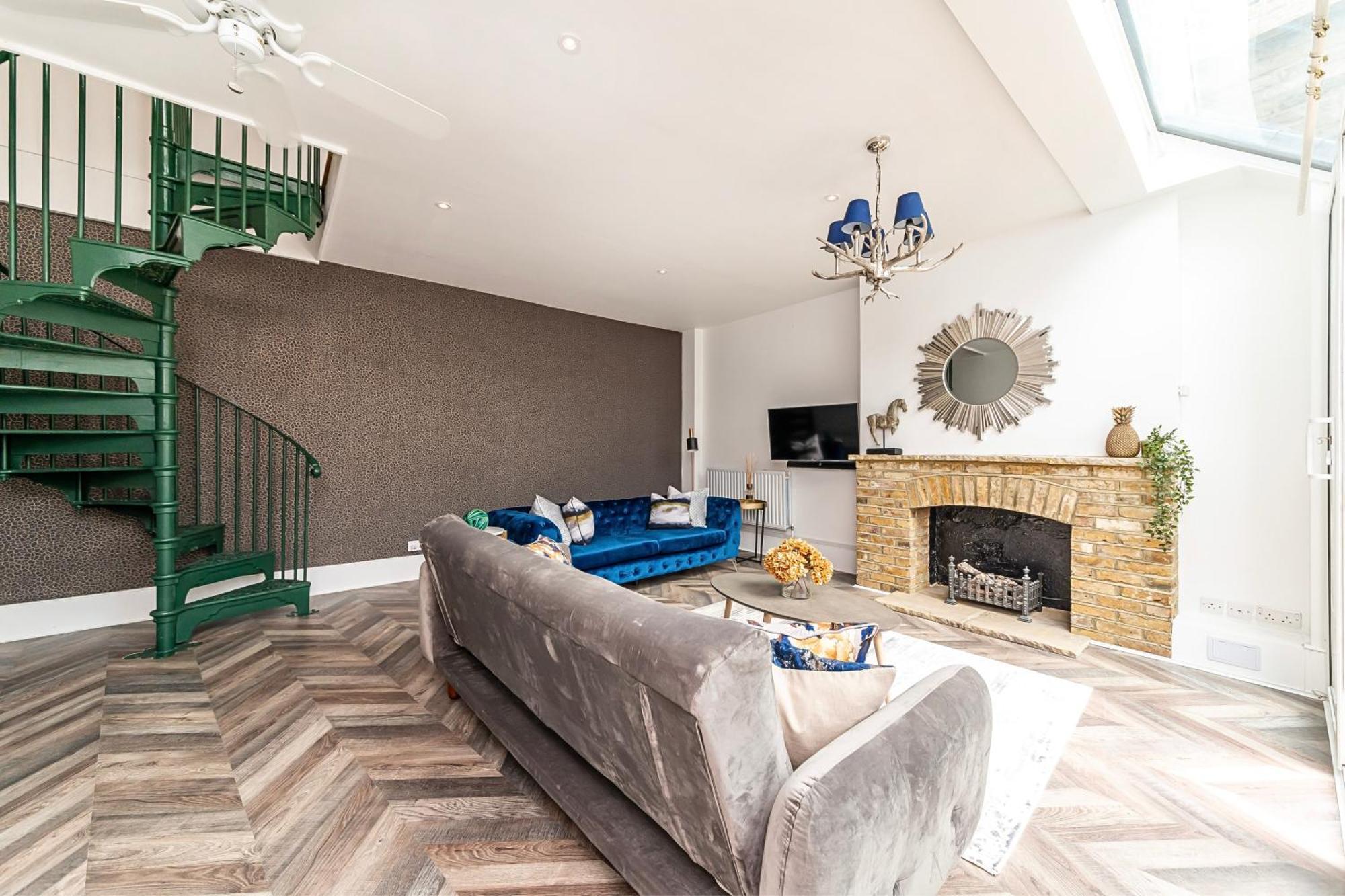 The Secret Kensington Garden Mews-2 Bedroom Full House-2 Train Lines- Spacious-Kings Road- Harrods -Chelsea Stadium-Private Small Patio Londra Exterior foto