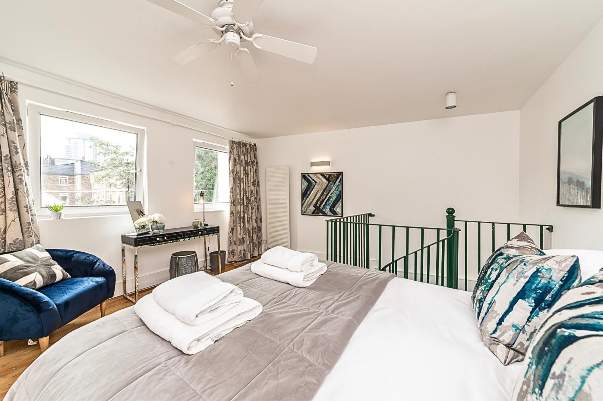 The Secret Kensington Garden Mews-2 Bedroom Full House-2 Train Lines- Spacious-Kings Road- Harrods -Chelsea Stadium-Private Small Patio Londra Exterior foto